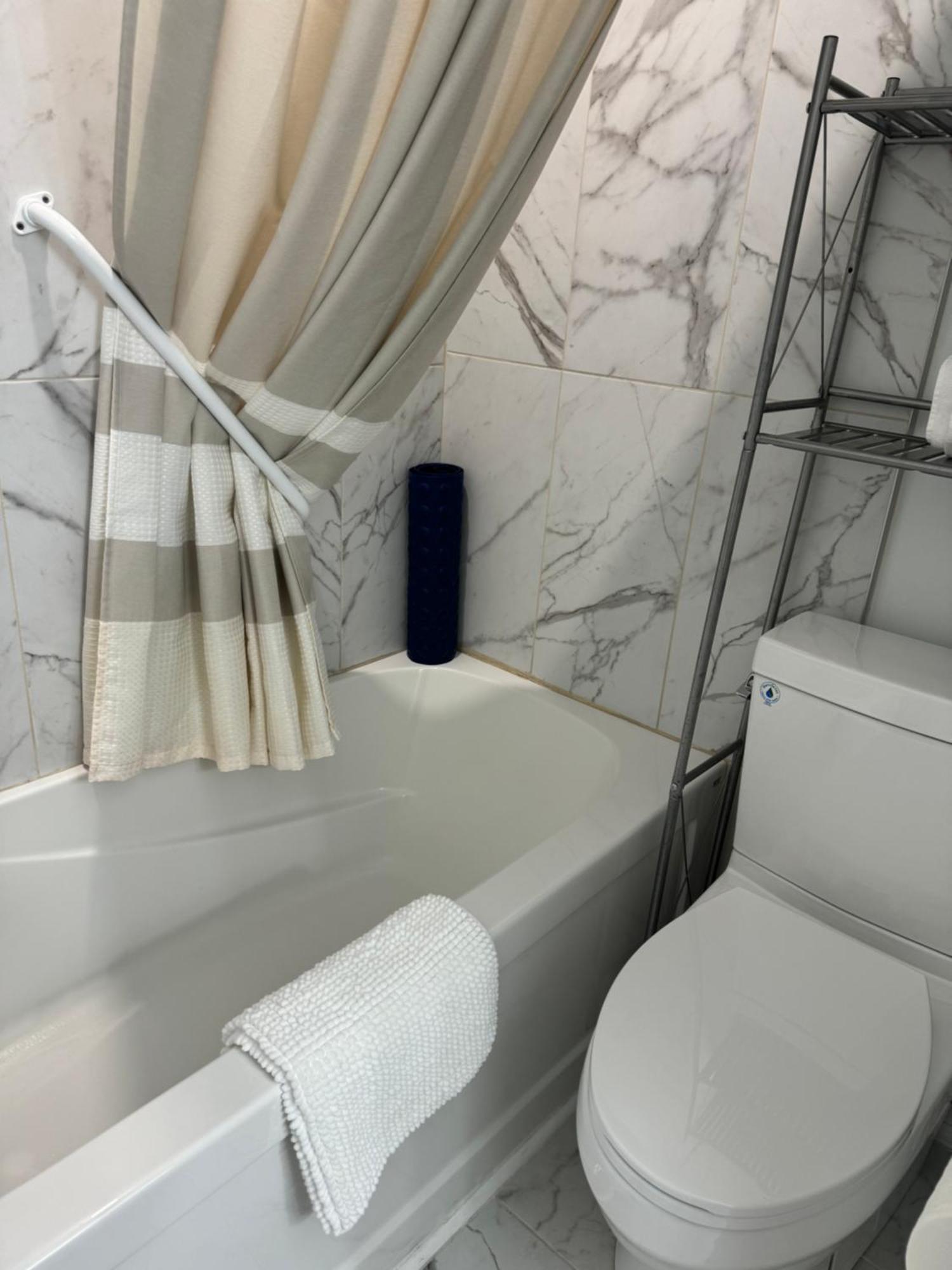 Sunflower Guest Suites Съмърсайд Екстериор снимка