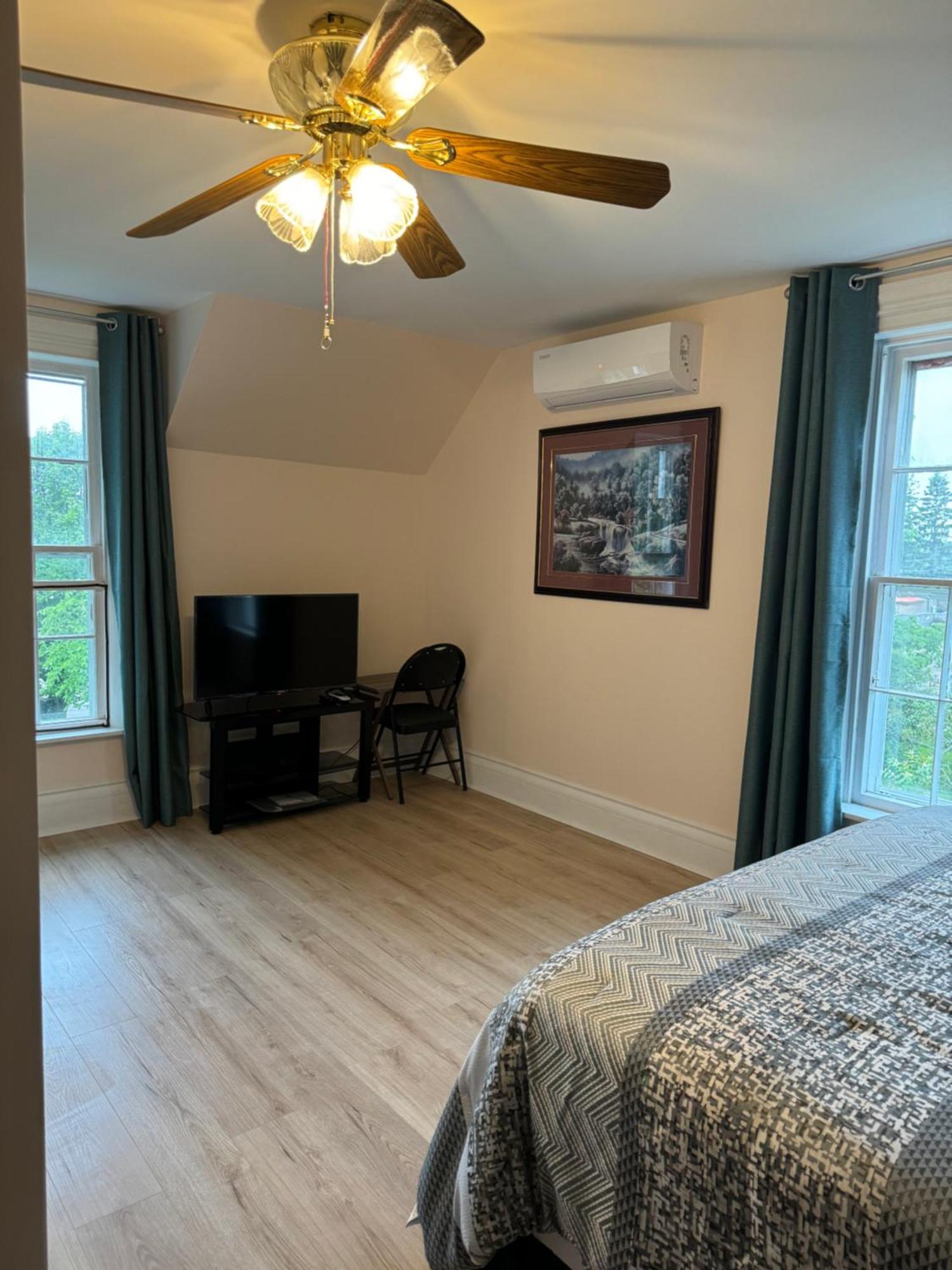 Sunflower Guest Suites Съмърсайд Екстериор снимка