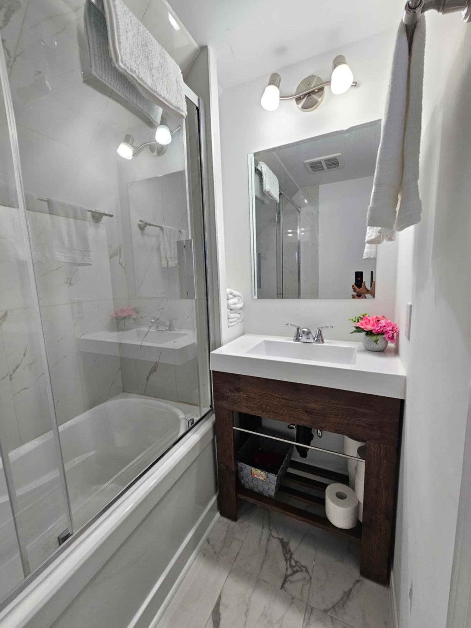 Sunflower Guest Suites Съмърсайд Екстериор снимка